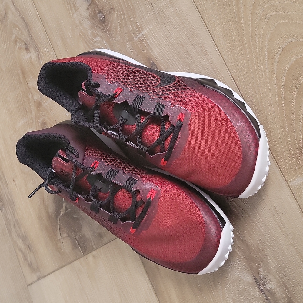 Mens TW 15 red golf shoes